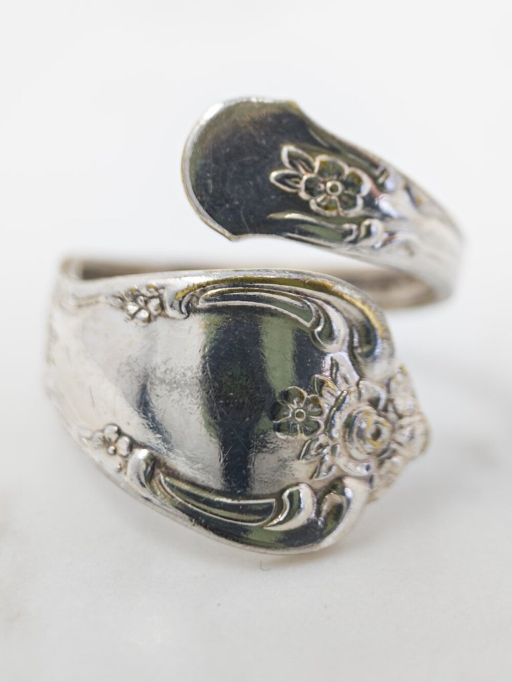 Oneida WM A Rogers Silver-Plate Spoon Ring, Rose Pattern, Size 8